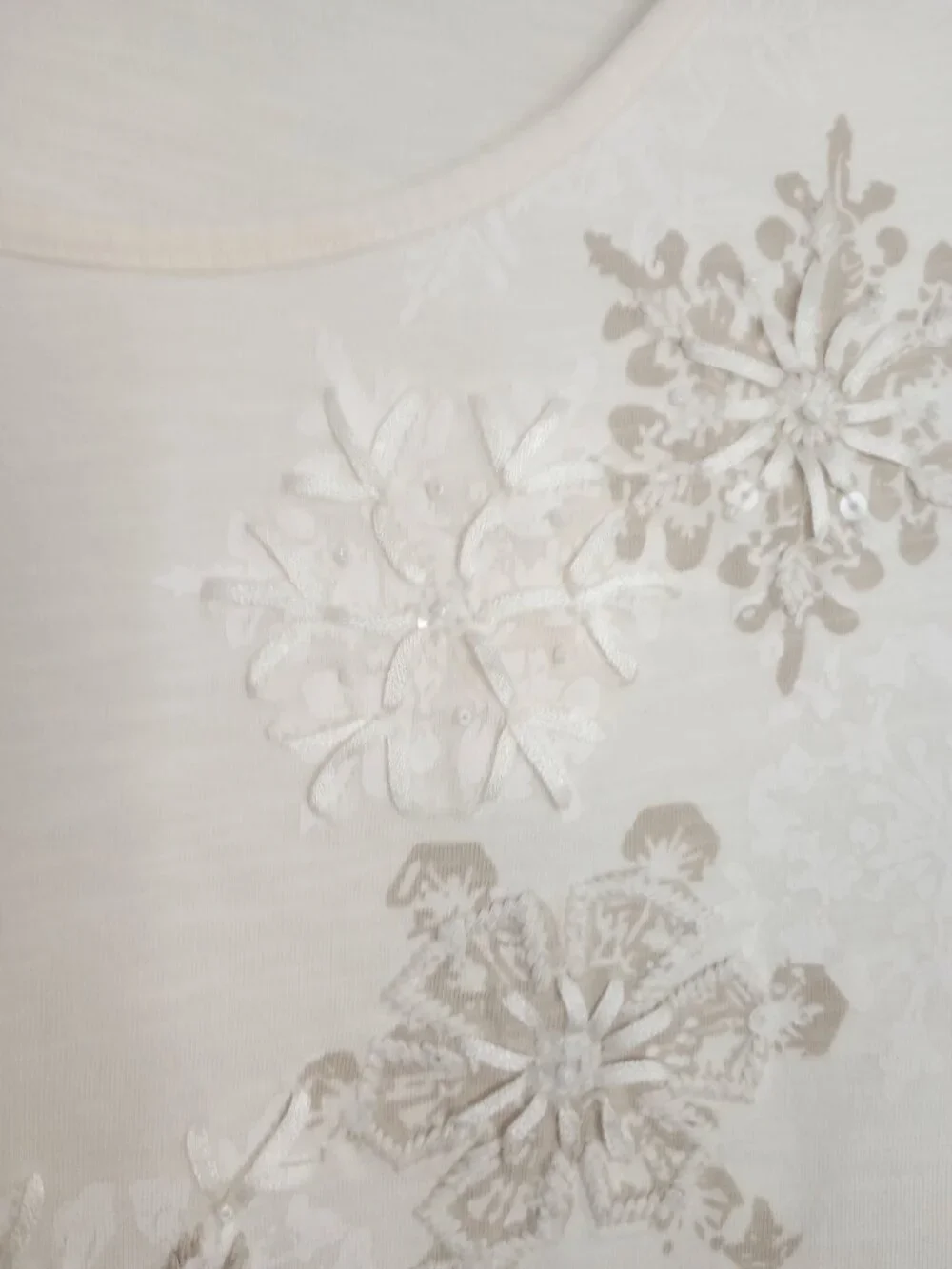 Coldwater Creek Cream Embellished Applique Snowflake 3/4 Sleeved Tee Top - Picture 2 of 6